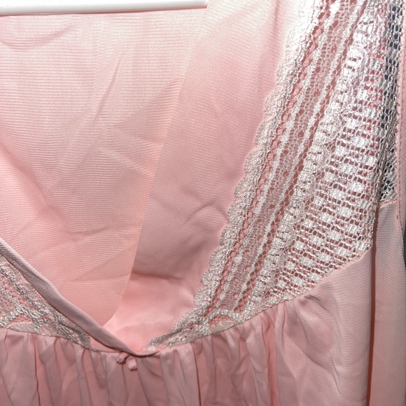 Vanity Fair Vintage Nightgown ๐ - Picture 8 of 13